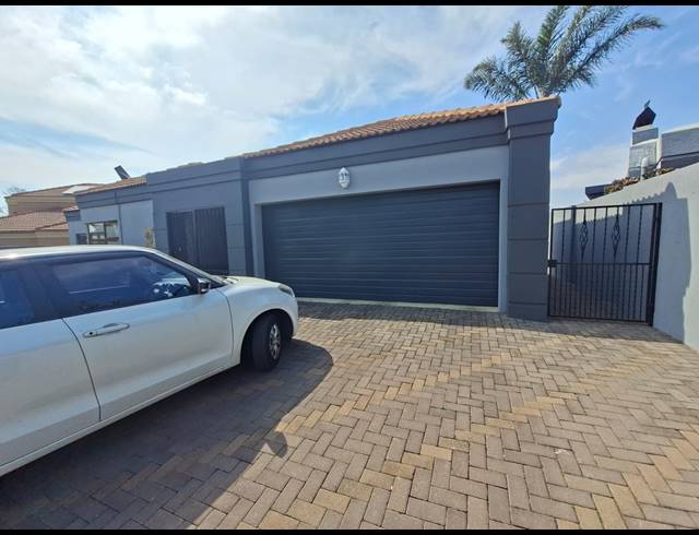 3 BEDROOM HOUSE FOR SALE IN GLEN MARAIS